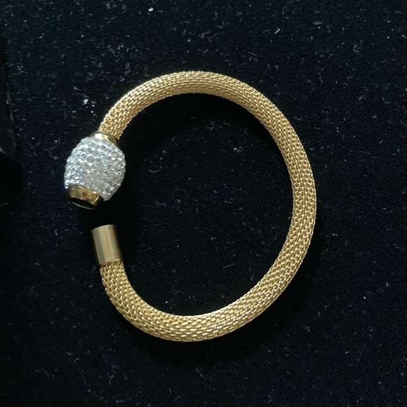 Woven GP metal bracelet Magnetic closure with a  Swarovski elements centre clasp - Picture 5 of 6